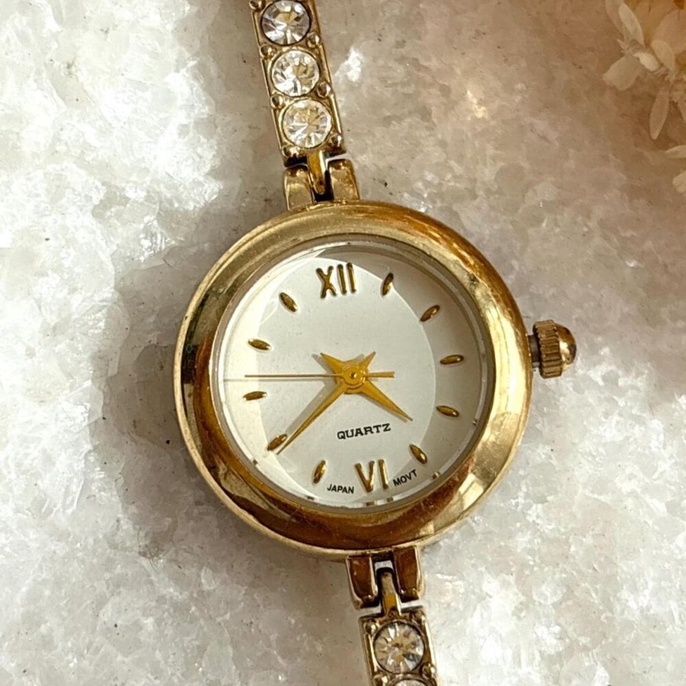 Minimalist Rhinestone Accented Analog Vintage Wristwatch - 22mm - WORKS! - Picture 1 of 13